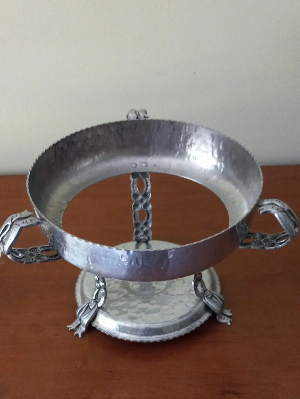 Vintage Rodney Kent Floral Hammered Aluminum Serving Chaffing Dish with Lid